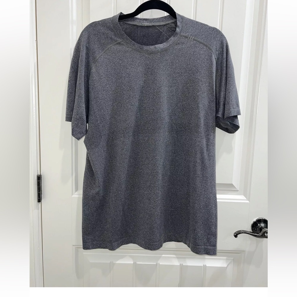 Lululemon metal vent fee men’s large